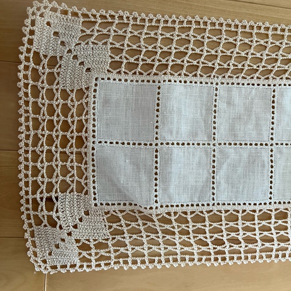 Beautiful Linen/Crocheted Runner - Picture 3 of 7